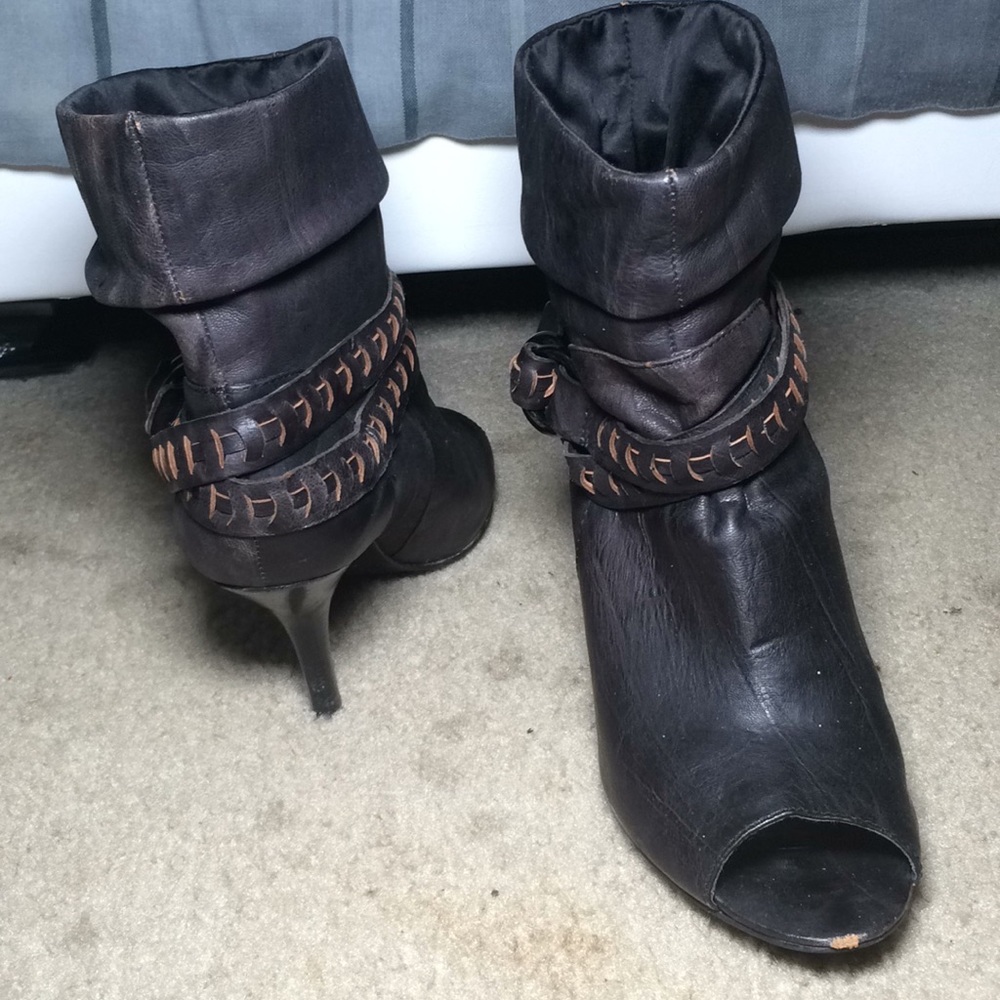 GUESS ankle booties